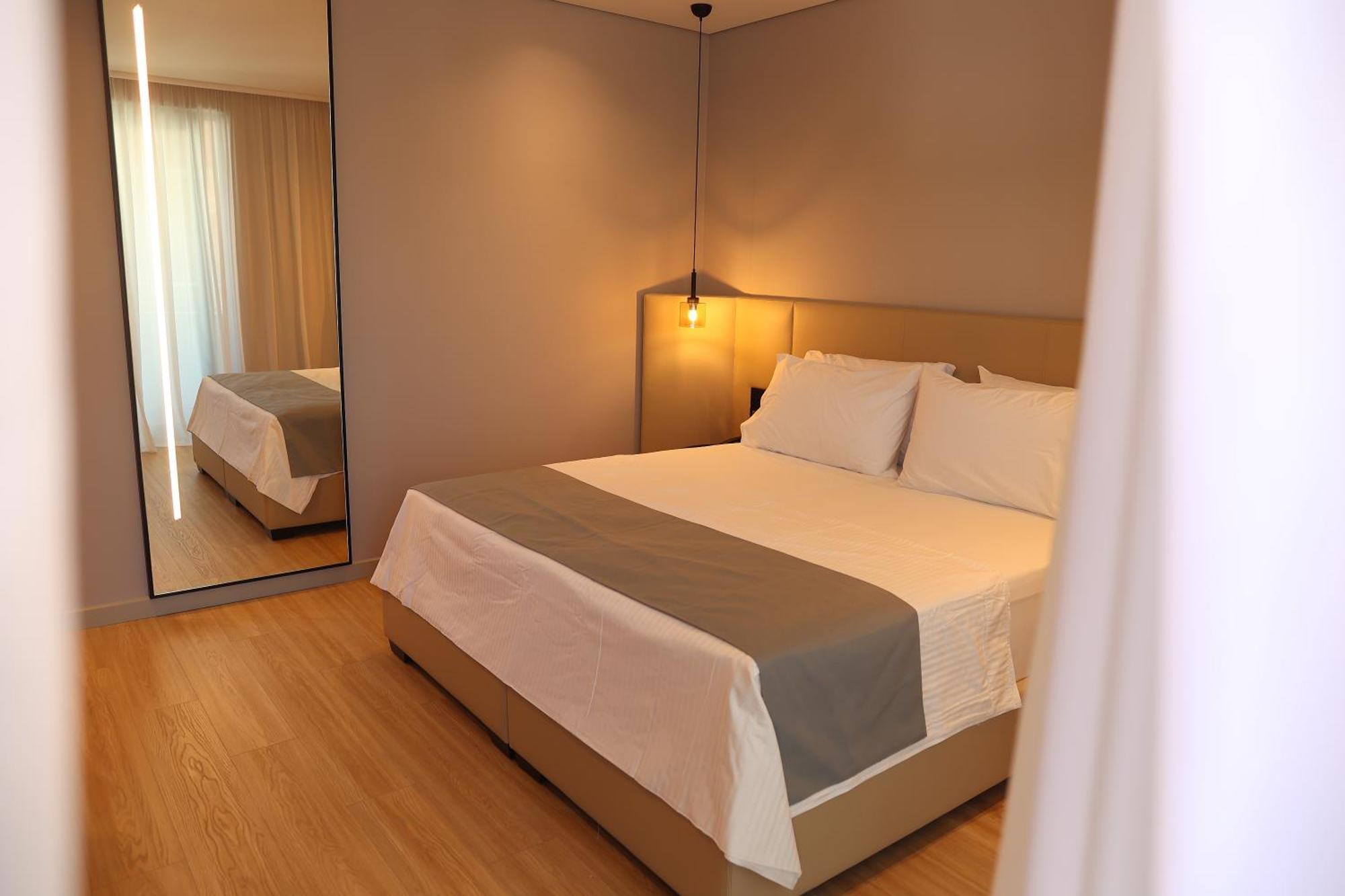 Yacht Premium Hotel Саранда Экстерьер фото