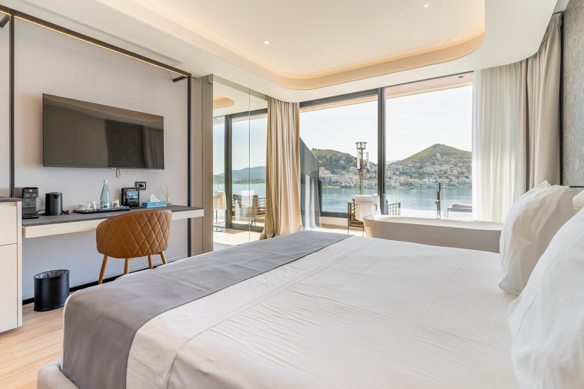 Yacht Premium Hotel Саранда Экстерьер фото